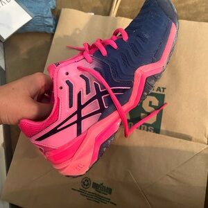 Like new ASICs tennis shoes